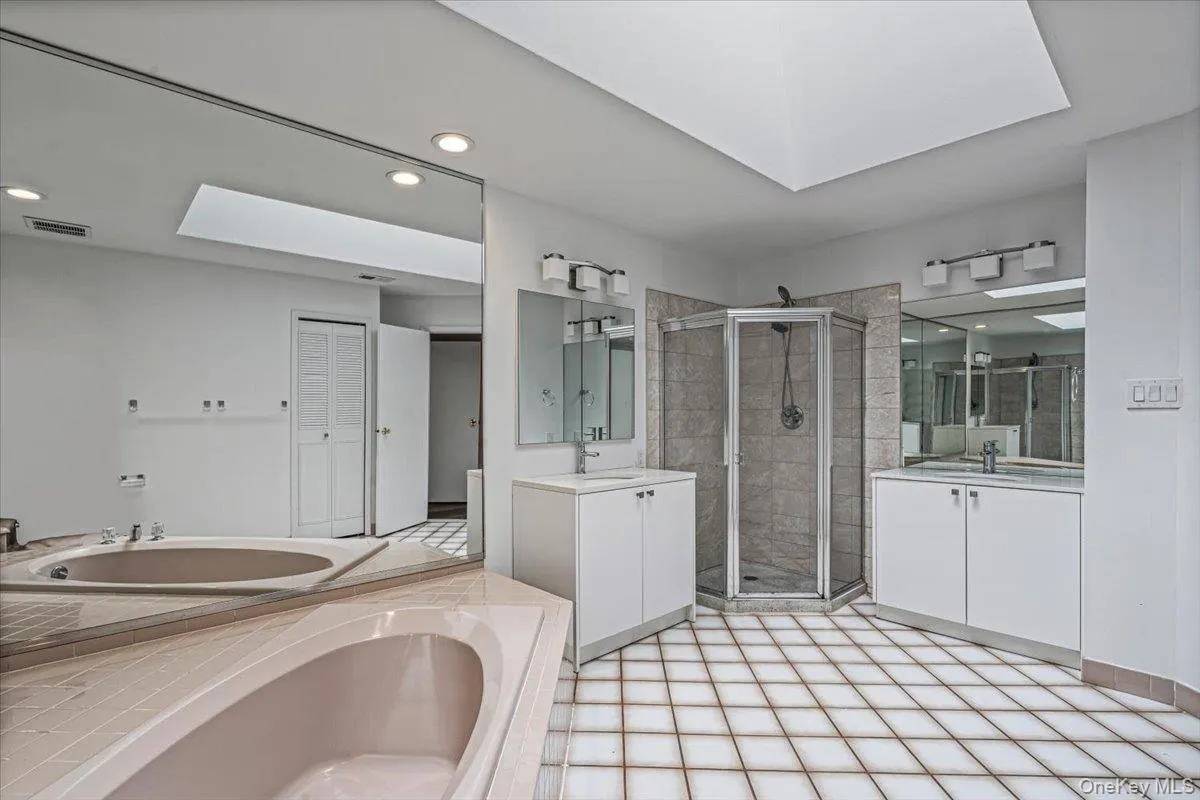 48 Wimbledon Drive, North Hempstead, NY, 3 Bedrooms Bedrooms, 7 Rooms Rooms,2 BathroomsBathrooms,Residential,For Rent,Wimbledon,0,1033995 48 Wimbledon Drive, North Hempstead, NY, 3 Bedrooms Bedrooms, 7 Rooms Rooms,2 BathroomsBathrooms,Residential,For Rent,Wimbledon,0,1033995