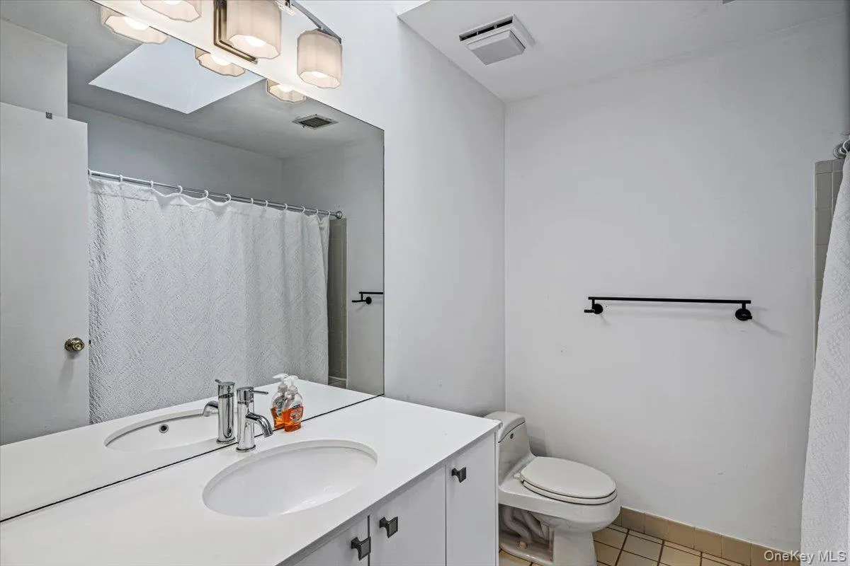 48 Wimbledon Drive, North Hempstead, NY, 3 Bedrooms Bedrooms, 7 Rooms Rooms,2 BathroomsBathrooms,Residential,For Rent,Wimbledon,0,1033995 48 Wimbledon Drive, North Hempstead, NY, 3 Bedrooms Bedrooms, 7 Rooms Rooms,2 BathroomsBathrooms,Residential,For Rent,Wimbledon,0,1033995