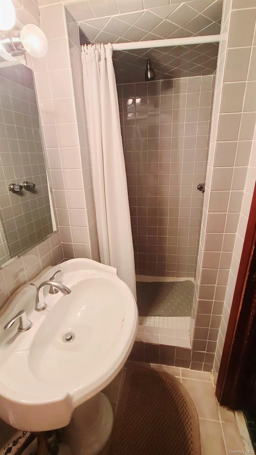 105-39 65th Road, New York, NY, 4 Bedrooms Bedrooms, 6 Rooms Rooms,2 BathroomsBathrooms,Residential Lease,For Rent,65th,0,1033997 105-39 65th Road, New York, NY, 4 Bedrooms Bedrooms, 6 Rooms Rooms,2 BathroomsBathrooms,Residential Lease,For Rent,65th,0,1033997