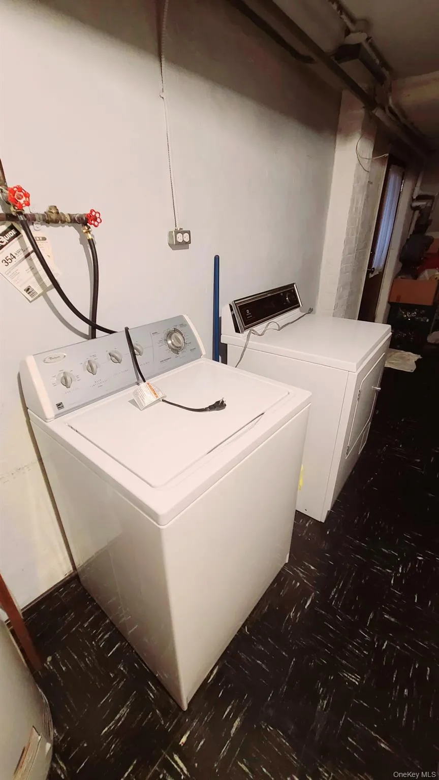 105-39 65th Road, New York, NY, 4 Bedrooms Bedrooms, 6 Rooms Rooms,2 BathroomsBathrooms,Residential Lease,For Rent,65th,0,1033997 105-39 65th Road, New York, NY, 4 Bedrooms Bedrooms, 6 Rooms Rooms,2 BathroomsBathrooms,Residential Lease,For Rent,65th,0,1033997