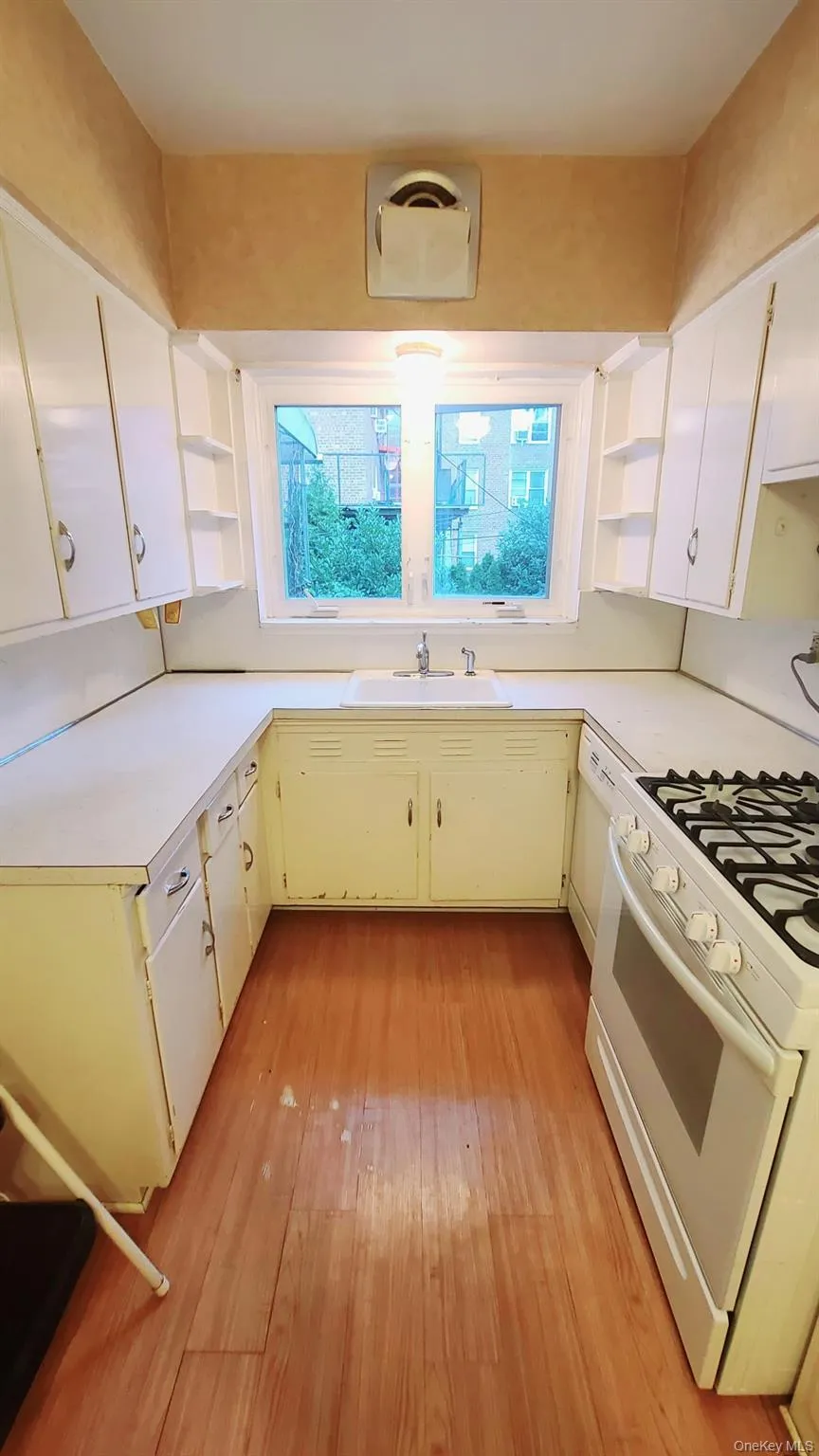 105-39 65th Road, New York, NY, 4 Bedrooms Bedrooms, 6 Rooms Rooms,2 BathroomsBathrooms,Residential Lease,For Rent,65th,0,1033997 105-39 65th Road, New York, NY, 4 Bedrooms Bedrooms, 6 Rooms Rooms,2 BathroomsBathrooms,Residential Lease,For Rent,65th,0,1033997