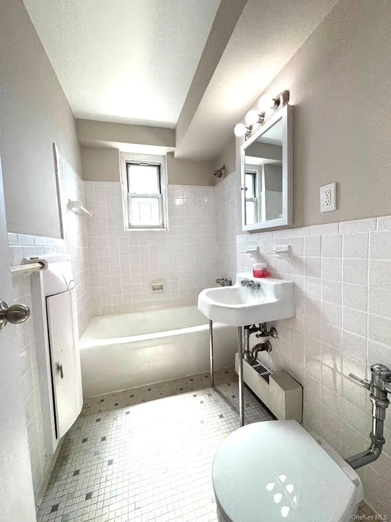 8900 170th Street, New York, NY, 2 Bedrooms Bedrooms, 5 Rooms Rooms,1 BathroomBathrooms,Residential,For Rent,170th,0,1034004 8900 170th Street, New York, NY, 2 Bedrooms Bedrooms, 5 Rooms Rooms,1 BathroomBathrooms,Residential,For Rent,170th,0,1034004