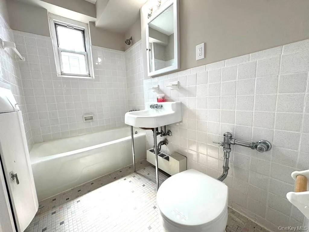 8900 170th Street, New York, NY, 2 Bedrooms Bedrooms, 5 Rooms Rooms,1 BathroomBathrooms,Residential,For Rent,170th,0,1034004 8900 170th Street, New York, NY, 2 Bedrooms Bedrooms, 5 Rooms Rooms,1 BathroomBathrooms,Residential,For Rent,170th,0,1034004