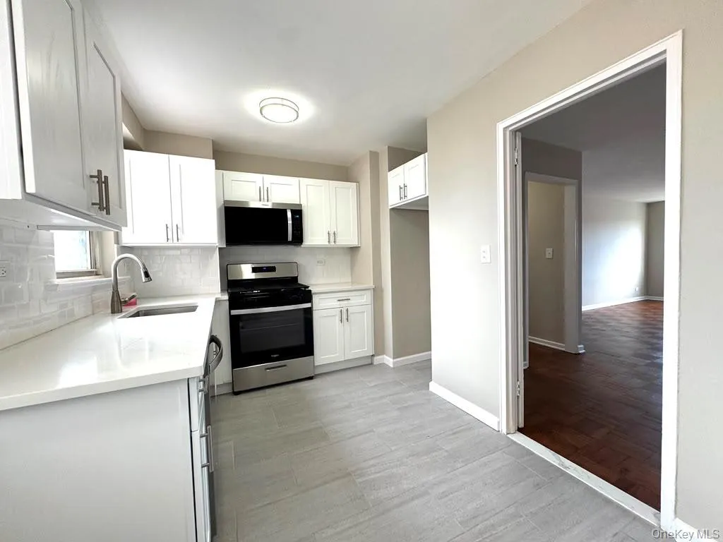 8900 170th Street, New York, NY, 2 Bedrooms Bedrooms, 5 Rooms Rooms,1 BathroomBathrooms,Residential,For Rent,170th,0,1034004 8900 170th Street, New York, NY, 2 Bedrooms Bedrooms, 5 Rooms Rooms,1 BathroomBathrooms,Residential,For Rent,170th,0,1034004