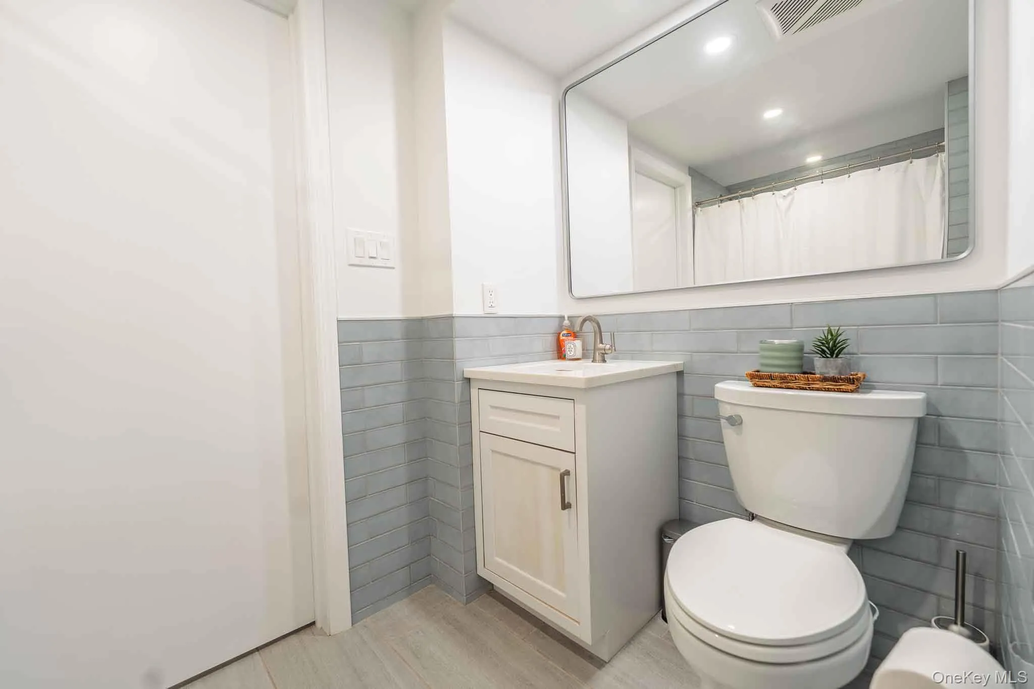 1215 Park Avenue, Long Beach, NY, 2 Bedrooms Bedrooms, 5 Rooms Rooms,1 BathroomBathrooms,Residential Lease,For Rent,Park,0,1034008 1215 Park Avenue, Long Beach, NY, 2 Bedrooms Bedrooms, 5 Rooms Rooms,1 BathroomBathrooms,Residential Lease,For Rent,Park,0,1034008
