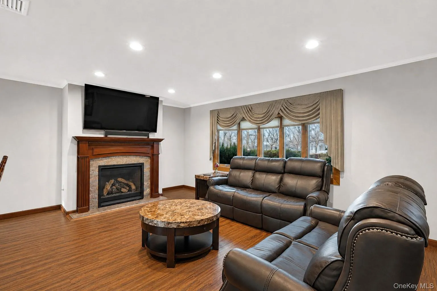 5 Cranberry Lane, Oyster Bay, NY, 3 Bedrooms Bedrooms, 8 Rooms Rooms,3 BathroomsBathrooms,Residential,For Rent,Cranberry,0,1034017 5 Cranberry Lane, Oyster Bay, NY, 3 Bedrooms Bedrooms, 8 Rooms Rooms,3 BathroomsBathrooms,Residential,For Rent,Cranberry,0,1034017