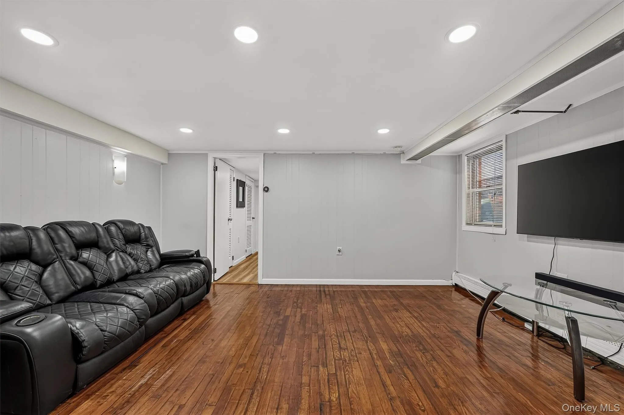 2218 Holland Avenue, New York, NY, 3 Bedrooms Bedrooms, 8 Rooms Rooms,2 BathroomsBathrooms,Residential,For Rent,Holland,0,1034028 2218 Holland Avenue, New York, NY, 3 Bedrooms Bedrooms, 8 Rooms Rooms,2 BathroomsBathrooms,Residential,For Rent,Holland,0,1034028