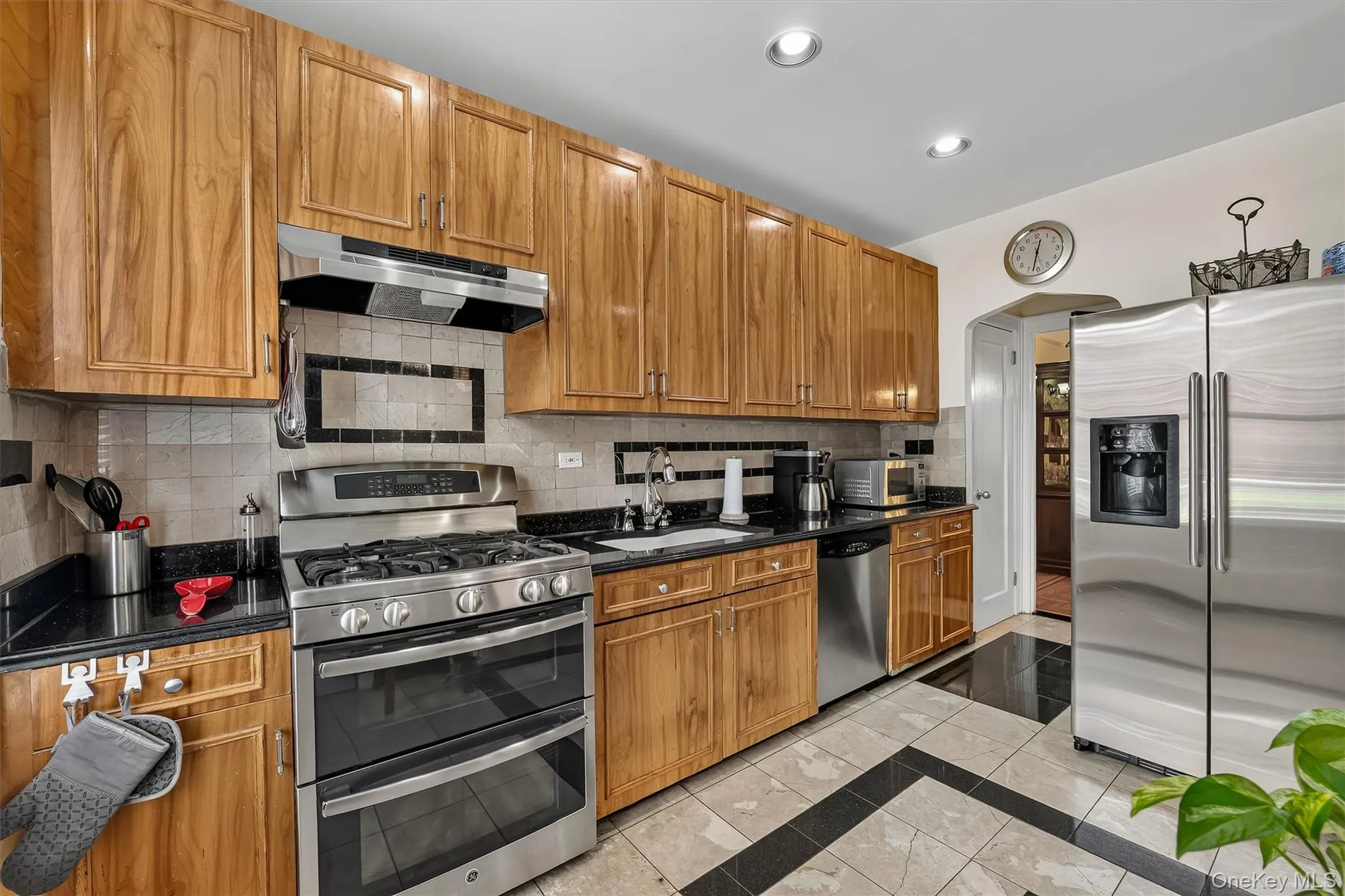 2218 Holland Avenue, New York, NY, 3 Bedrooms Bedrooms, 8 Rooms Rooms,2 BathroomsBathrooms,Residential,For Rent,Holland,0,1034028 2218 Holland Avenue, New York, NY, 3 Bedrooms Bedrooms, 8 Rooms Rooms,2 BathroomsBathrooms,Residential,For Rent,Holland,0,1034028