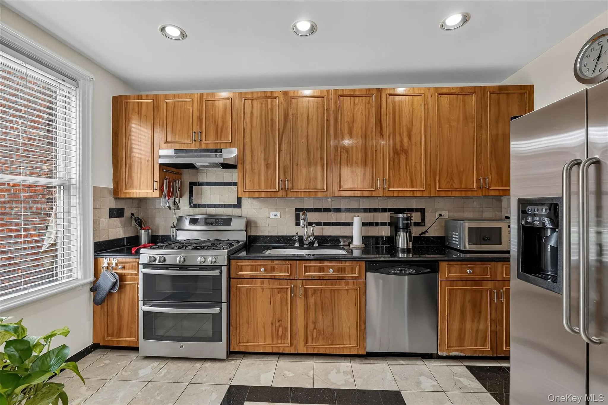 2218 Holland Avenue, New York, NY, 3 Bedrooms Bedrooms, 8 Rooms Rooms,2 BathroomsBathrooms,Residential,For Rent,Holland,0,1034028 2218 Holland Avenue, New York, NY, 3 Bedrooms Bedrooms, 8 Rooms Rooms,2 BathroomsBathrooms,Residential,For Rent,Holland,0,1034028