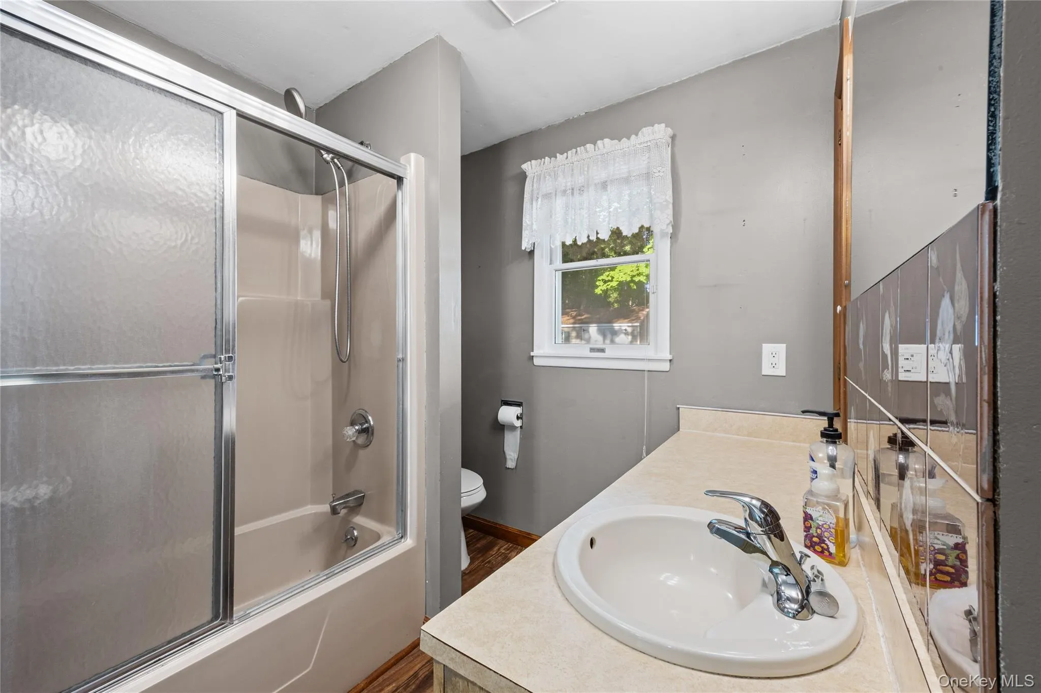 797 Waverly Avenue, Islip, NY, 3 Bedrooms Bedrooms, 6 Rooms Rooms,1 BathroomBathrooms,Residential,For Rent,Waverly,0,1034037 797 Waverly Avenue, Islip, NY, 3 Bedrooms Bedrooms, 6 Rooms Rooms,1 BathroomBathrooms,Residential,For Rent,Waverly,0,1034037