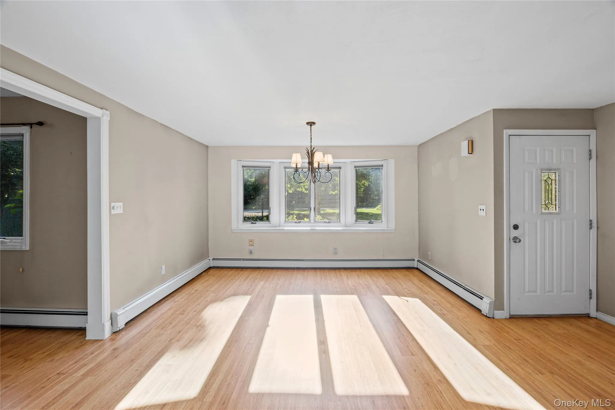 797 Waverly Avenue, Islip, NY, 3 Bedrooms Bedrooms, 6 Rooms Rooms,1 BathroomBathrooms,Residential,For Rent,Waverly,0,1034037 797 Waverly Avenue, Islip, NY, 3 Bedrooms Bedrooms, 6 Rooms Rooms,1 BathroomBathrooms,Residential,For Rent,Waverly,0,1034037