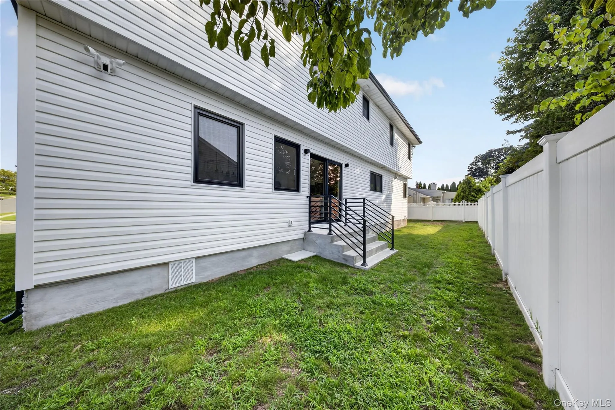 2 Lee Place, Oyster Bay, NY, 5 Bedrooms Bedrooms, 10 Rooms Rooms,4 BathroomsBathrooms,Residential,For Rent,Lee,0,1034045 2 Lee Place, Oyster Bay, NY, 5 Bedrooms Bedrooms, 10 Rooms Rooms,4 BathroomsBathrooms,Residential,For Rent,Lee,0,1034045