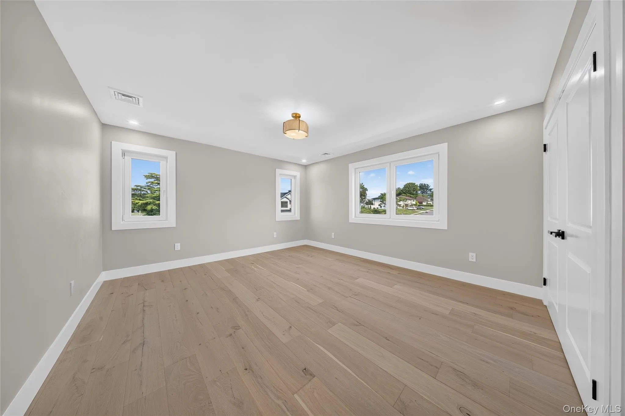 2 Lee Place, Oyster Bay, NY, 5 Bedrooms Bedrooms, 10 Rooms Rooms,4 BathroomsBathrooms,Residential,For Rent,Lee,0,1034045 2 Lee Place, Oyster Bay, NY, 5 Bedrooms Bedrooms, 10 Rooms Rooms,4 BathroomsBathrooms,Residential,For Rent,Lee,0,1034045