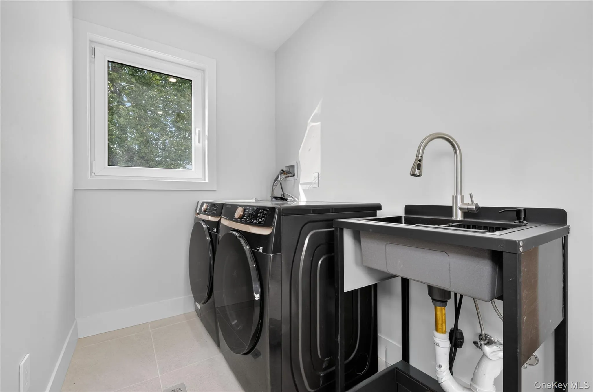 2 Lee Place, Oyster Bay, NY, 5 Bedrooms Bedrooms, 10 Rooms Rooms,4 BathroomsBathrooms,Residential,For Rent,Lee,0,1034045 2 Lee Place, Oyster Bay, NY, 5 Bedrooms Bedrooms, 10 Rooms Rooms,4 BathroomsBathrooms,Residential,For Rent,Lee,0,1034045