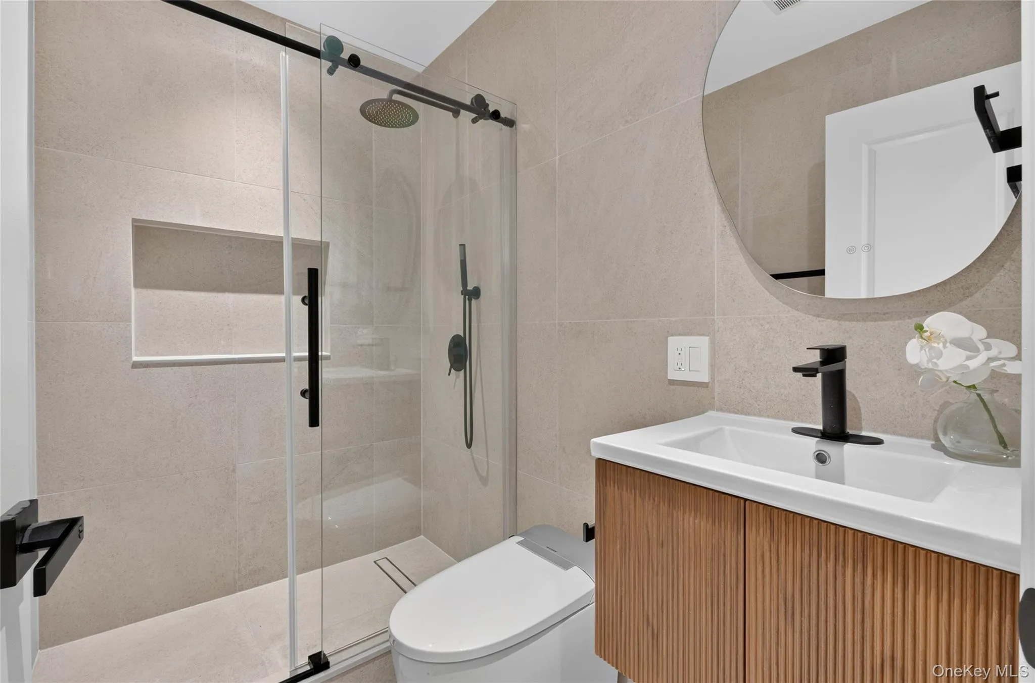 Frameless glass shower enclosure with matte black hardware Frameless glass shower enclosure with matte black hardware