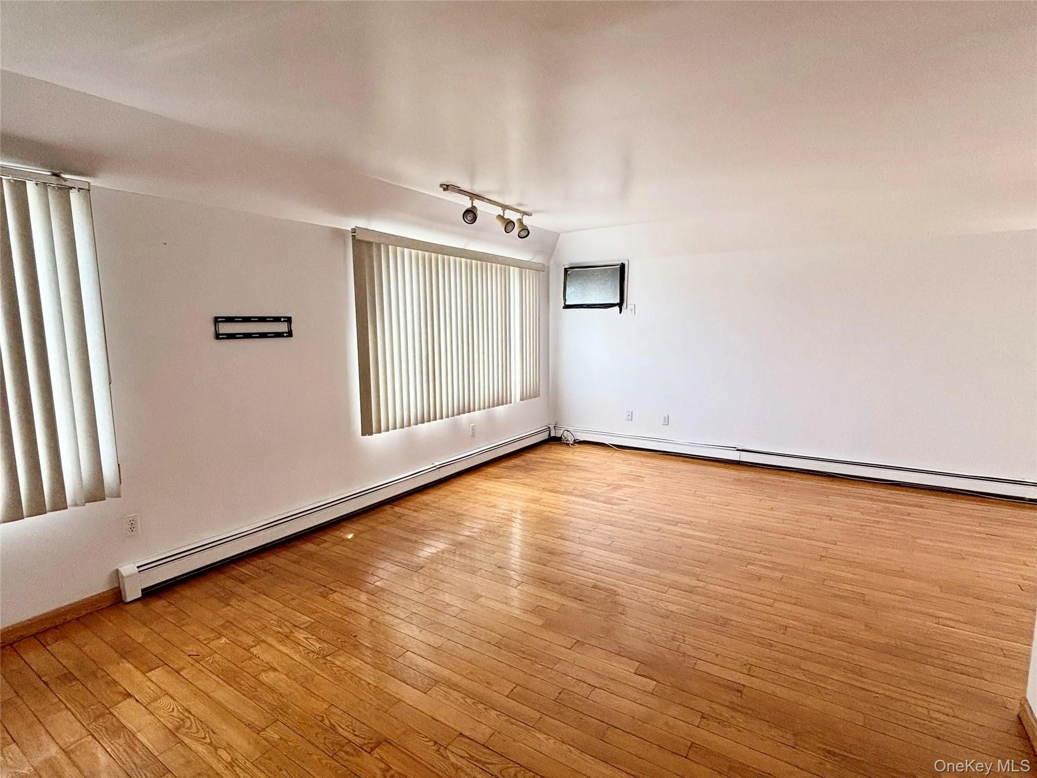 177-45 Meadow Road, New York, NY, 3 Bedrooms Bedrooms, 6 Rooms Rooms,2 BathroomsBathrooms,Residential Lease,For Rent,Meadow,0,1034046 177-45 Meadow Road, New York, NY, 3 Bedrooms Bedrooms, 6 Rooms Rooms,2 BathroomsBathrooms,Residential Lease,For Rent,Meadow,0,1034046