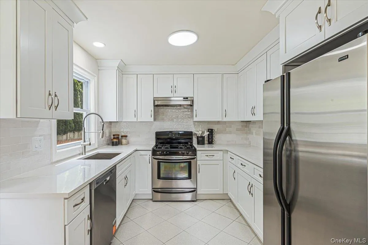 New Renovated Kitchen with quartz counters and stainless appliances. New Renovated Kitchen with quartz counters and stainless appliances.