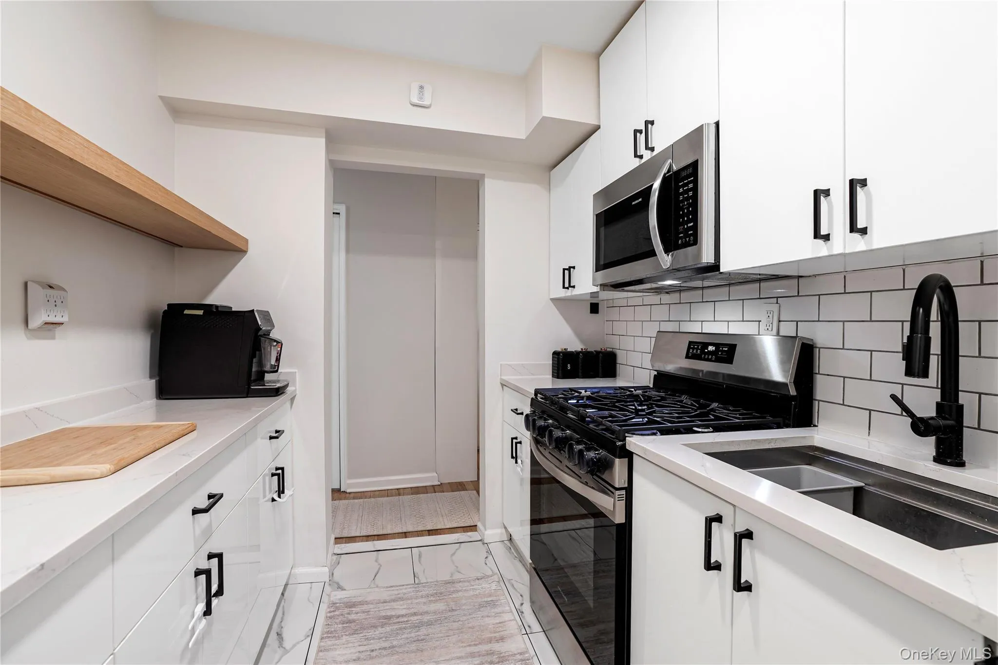 151-25 88th Street, New York, NY, 2 Bedrooms Bedrooms, 4 Rooms Rooms,1 BathroomBathrooms,Residential,For Rent,88th,0,1034053 151-25 88th Street, New York, NY, 2 Bedrooms Bedrooms, 4 Rooms Rooms,1 BathroomBathrooms,Residential,For Rent,88th,0,1034053