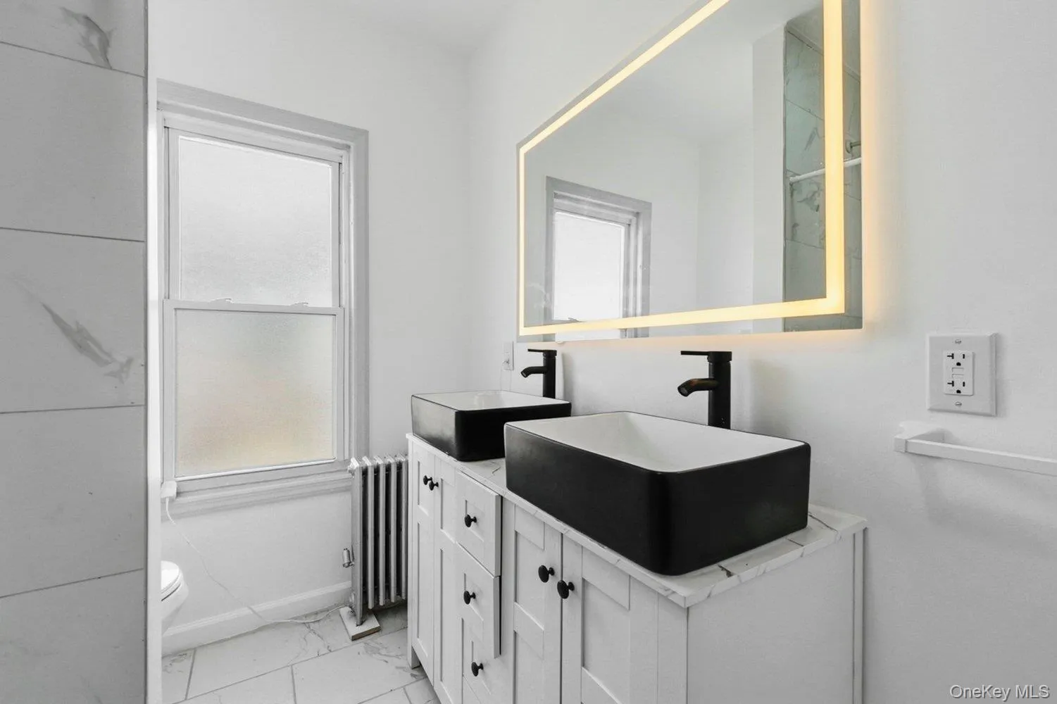 a beautiful tub/shower combowith elegant tile work a beautiful tub/shower combowith elegant tile work