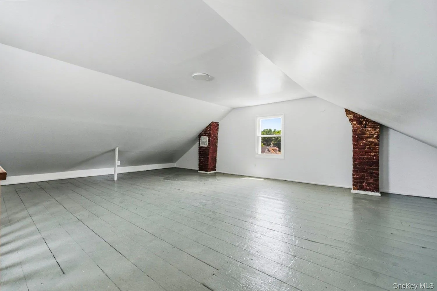 This full walk-up attic givesyou incredible flexibility —perfect for storage This full walk-up attic givesyou incredible flexibility —perfect for storage