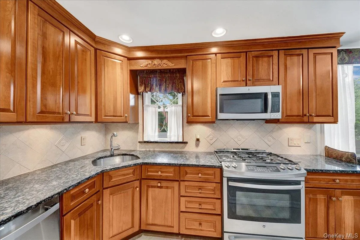 1904 Tenbroeck Avenue, New York, NY, 3 Bedrooms Bedrooms, 11 Rooms Rooms,2 BathroomsBathrooms,Residential,For Rent,Tenbroeck,0,1034068 1904 Tenbroeck Avenue, New York, NY, 3 Bedrooms Bedrooms, 11 Rooms Rooms,2 BathroomsBathrooms,Residential,For Rent,Tenbroeck,0,1034068