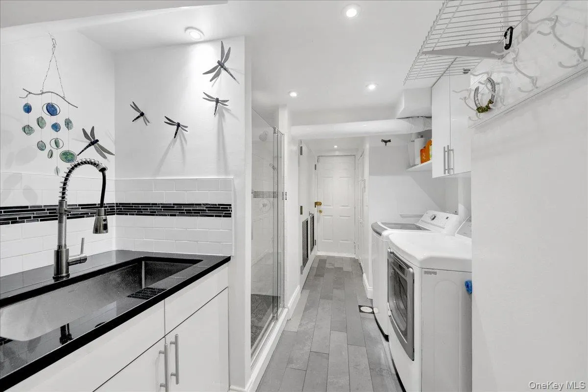 1904 Tenbroeck Avenue, New York, NY, 3 Bedrooms Bedrooms, 11 Rooms Rooms,2 BathroomsBathrooms,Residential,For Rent,Tenbroeck,0,1034068 1904 Tenbroeck Avenue, New York, NY, 3 Bedrooms Bedrooms, 11 Rooms Rooms,2 BathroomsBathrooms,Residential,For Rent,Tenbroeck,0,1034068