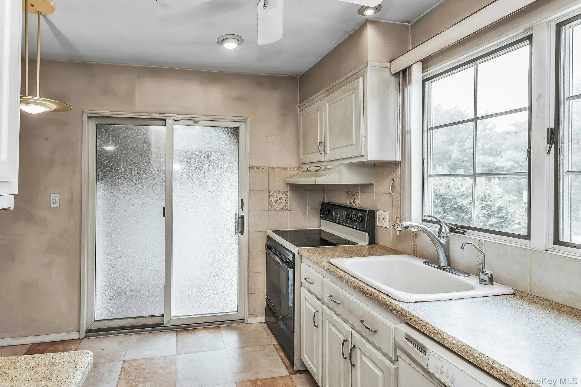 8 Gerhard Road, Oyster Bay, NY, 3 Bedrooms Bedrooms, 5 Rooms Rooms,2 BathroomsBathrooms,Residential,For Rent,Gerhard,0,1034073 8 Gerhard Road, Oyster Bay, NY, 3 Bedrooms Bedrooms, 5 Rooms Rooms,2 BathroomsBathrooms,Residential,For Rent,Gerhard,0,1034073