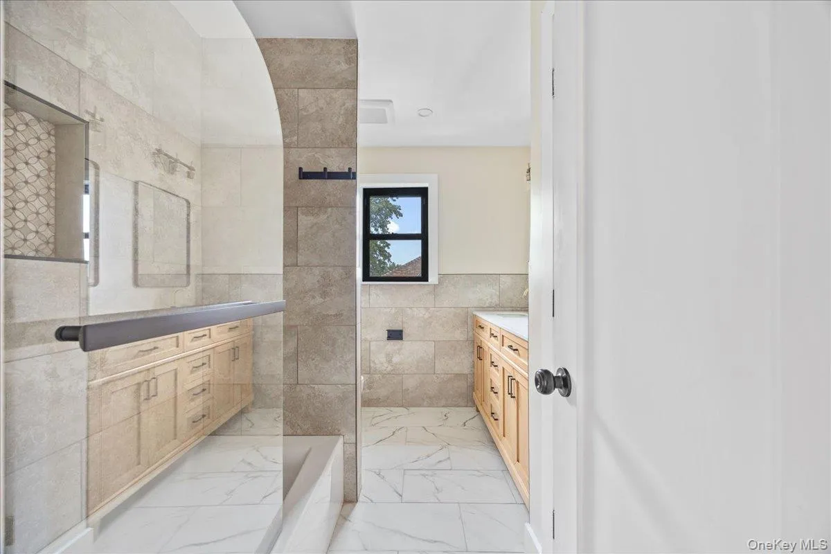 631 Broadway, Yonkers, NY, 4 Bedrooms Bedrooms, 10 Rooms Rooms,4 BathroomsBathrooms,Residential,For Rent,Broadway,0,1034076 631 Broadway, Yonkers, NY, 4 Bedrooms Bedrooms, 10 Rooms Rooms,4 BathroomsBathrooms,Residential,For Rent,Broadway,0,1034076