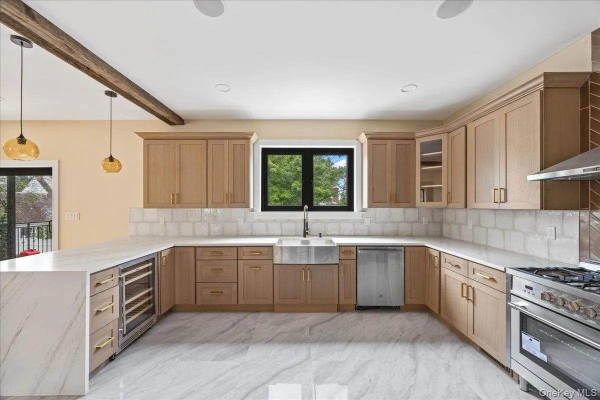 631 Broadway, Yonkers, NY, 4 Bedrooms Bedrooms, 10 Rooms Rooms,4 BathroomsBathrooms,Residential,For Rent,Broadway,0,1034076 631 Broadway, Yonkers, NY, 4 Bedrooms Bedrooms, 10 Rooms Rooms,4 BathroomsBathrooms,Residential,For Rent,Broadway,0,1034076