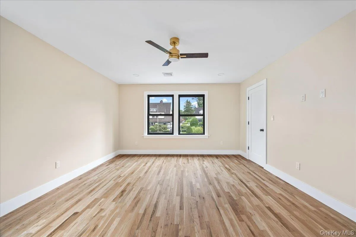 631 Broadway, Yonkers, NY, 4 Bedrooms Bedrooms, 10 Rooms Rooms,4 BathroomsBathrooms,Residential,For Rent,Broadway,0,1034076 631 Broadway, Yonkers, NY, 4 Bedrooms Bedrooms, 10 Rooms Rooms,4 BathroomsBathrooms,Residential,For Rent,Broadway,0,1034076