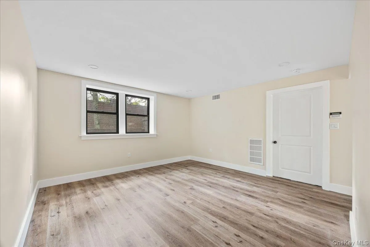 631 Broadway, Yonkers, NY, 4 Bedrooms Bedrooms, 10 Rooms Rooms,4 BathroomsBathrooms,Residential,For Rent,Broadway,0,1034076 631 Broadway, Yonkers, NY, 4 Bedrooms Bedrooms, 10 Rooms Rooms,4 BathroomsBathrooms,Residential,For Rent,Broadway,0,1034076