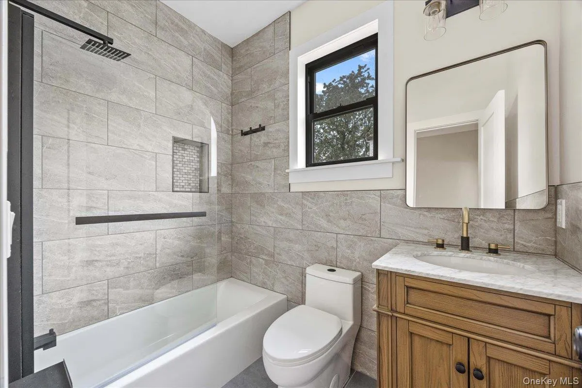 631 Broadway, Yonkers, NY, 4 Bedrooms Bedrooms, 10 Rooms Rooms,4 BathroomsBathrooms,Residential,For Rent,Broadway,0,1034076 631 Broadway, Yonkers, NY, 4 Bedrooms Bedrooms, 10 Rooms Rooms,4 BathroomsBathrooms,Residential,For Rent,Broadway,0,1034076