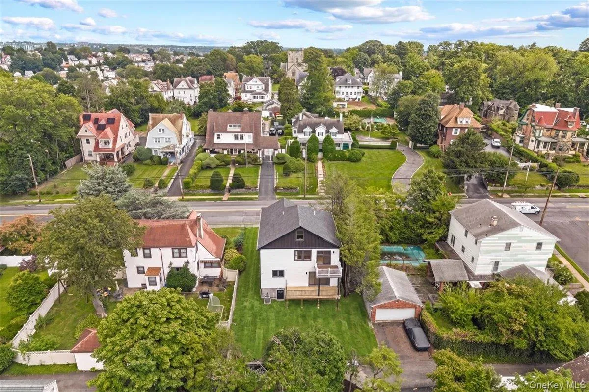 631 Broadway, Yonkers, NY, 4 Bedrooms Bedrooms, 10 Rooms Rooms,4 BathroomsBathrooms,Residential,For Rent,Broadway,0,1034076 631 Broadway, Yonkers, NY, 4 Bedrooms Bedrooms, 10 Rooms Rooms,4 BathroomsBathrooms,Residential,For Rent,Broadway,0,1034076