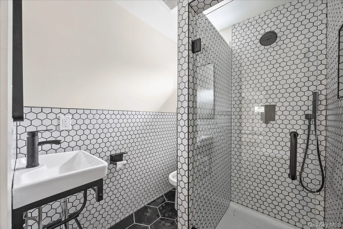 631 Broadway, Yonkers, NY, 4 Bedrooms Bedrooms, 10 Rooms Rooms,4 BathroomsBathrooms,Residential,For Rent,Broadway,0,1034076 631 Broadway, Yonkers, NY, 4 Bedrooms Bedrooms, 10 Rooms Rooms,4 BathroomsBathrooms,Residential,For Rent,Broadway,0,1034076
