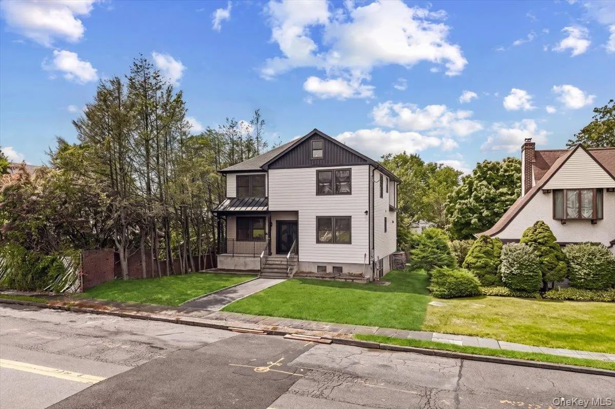 631 Broadway, Yonkers, NY, 4 Bedrooms Bedrooms, 10 Rooms Rooms,4 BathroomsBathrooms,Residential,For Rent,Broadway,0,1034076 631 Broadway, Yonkers, NY, 4 Bedrooms Bedrooms, 10 Rooms Rooms,4 BathroomsBathrooms,Residential,For Rent,Broadway,0,1034076