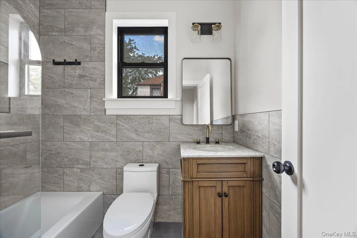 631 Broadway, Yonkers, NY, 4 Bedrooms Bedrooms, 10 Rooms Rooms,4 BathroomsBathrooms,Residential,For Rent,Broadway,0,1034076 631 Broadway, Yonkers, NY, 4 Bedrooms Bedrooms, 10 Rooms Rooms,4 BathroomsBathrooms,Residential,For Rent,Broadway,0,1034076