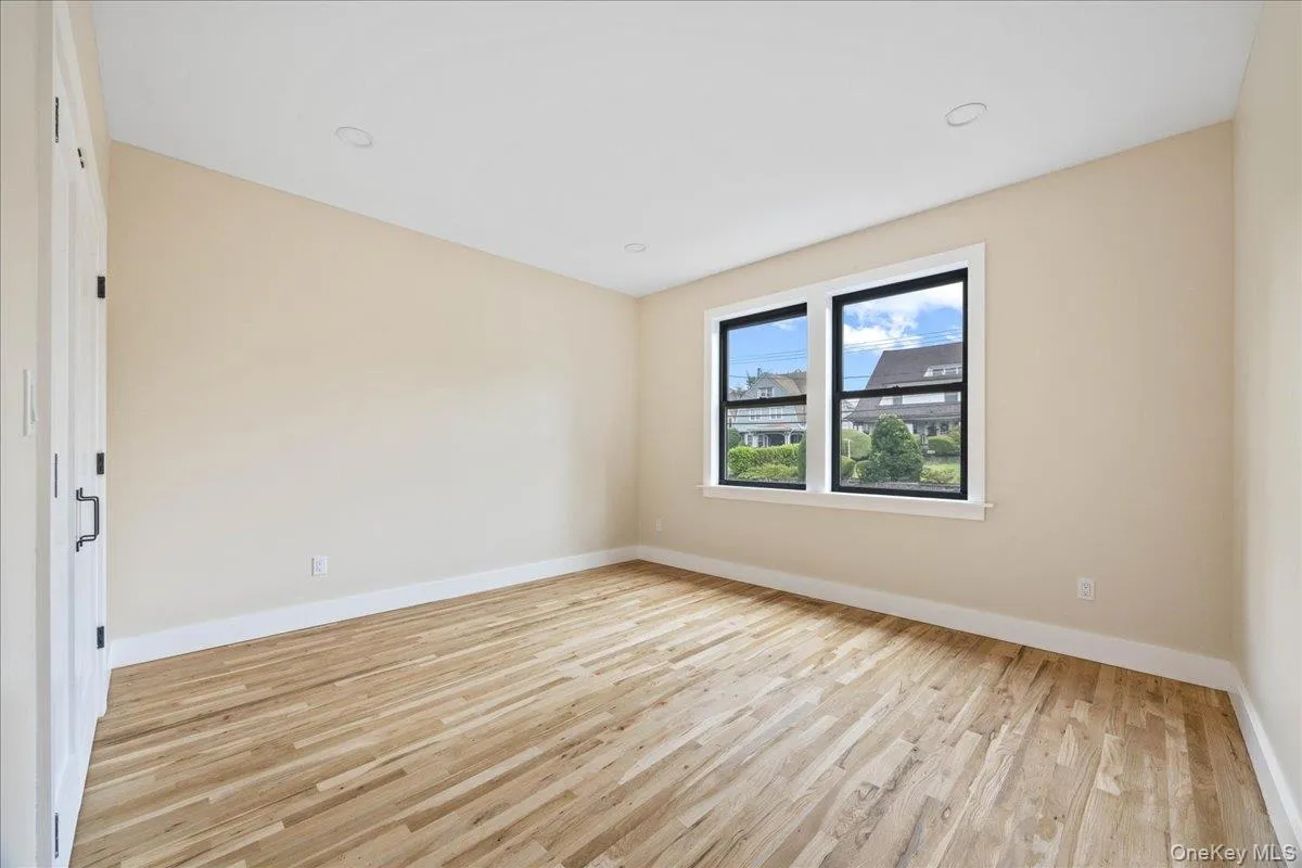 631 Broadway, Yonkers, NY, 4 Bedrooms Bedrooms, 10 Rooms Rooms,4 BathroomsBathrooms,Residential,For Rent,Broadway,0,1034076 631 Broadway, Yonkers, NY, 4 Bedrooms Bedrooms, 10 Rooms Rooms,4 BathroomsBathrooms,Residential,For Rent,Broadway,0,1034076