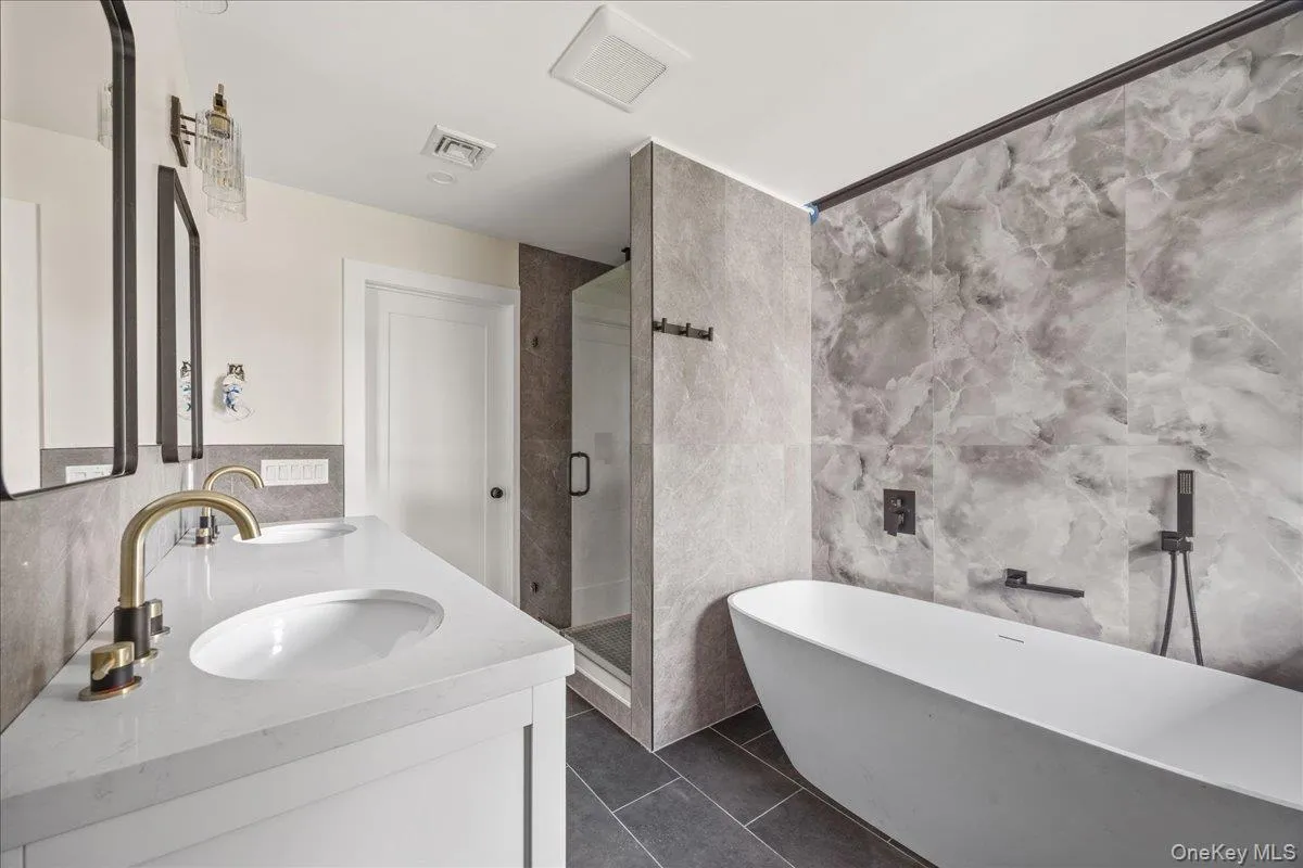 631 Broadway, Yonkers, NY, 4 Bedrooms Bedrooms, 10 Rooms Rooms,4 BathroomsBathrooms,Residential,For Rent,Broadway,0,1034076 631 Broadway, Yonkers, NY, 4 Bedrooms Bedrooms, 10 Rooms Rooms,4 BathroomsBathrooms,Residential,For Rent,Broadway,0,1034076