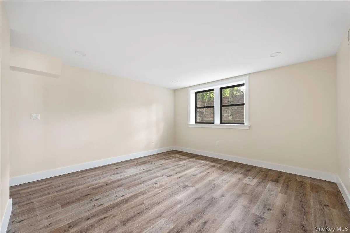 631 Broadway, Yonkers, NY, 4 Bedrooms Bedrooms, 10 Rooms Rooms,4 BathroomsBathrooms,Residential,For Rent,Broadway,0,1034076 631 Broadway, Yonkers, NY, 4 Bedrooms Bedrooms, 10 Rooms Rooms,4 BathroomsBathrooms,Residential,For Rent,Broadway,0,1034076