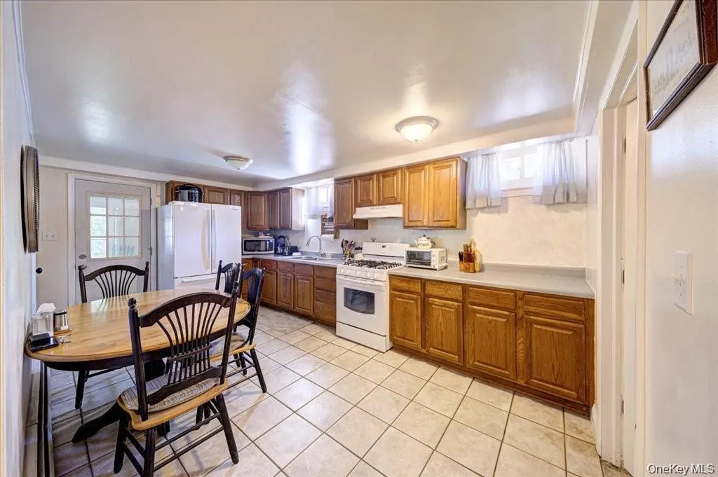 40 Summit Avenue, Newburgh (town), NY, 2 Bedrooms Bedrooms, 6 Rooms Rooms,1 BathroomBathrooms,Residential Lease,For Rent,Summit,0,1034078 40 Summit Avenue, Newburgh (town), NY, 2 Bedrooms Bedrooms, 6 Rooms Rooms,1 BathroomBathrooms,Residential Lease,For Rent,Summit,0,1034078