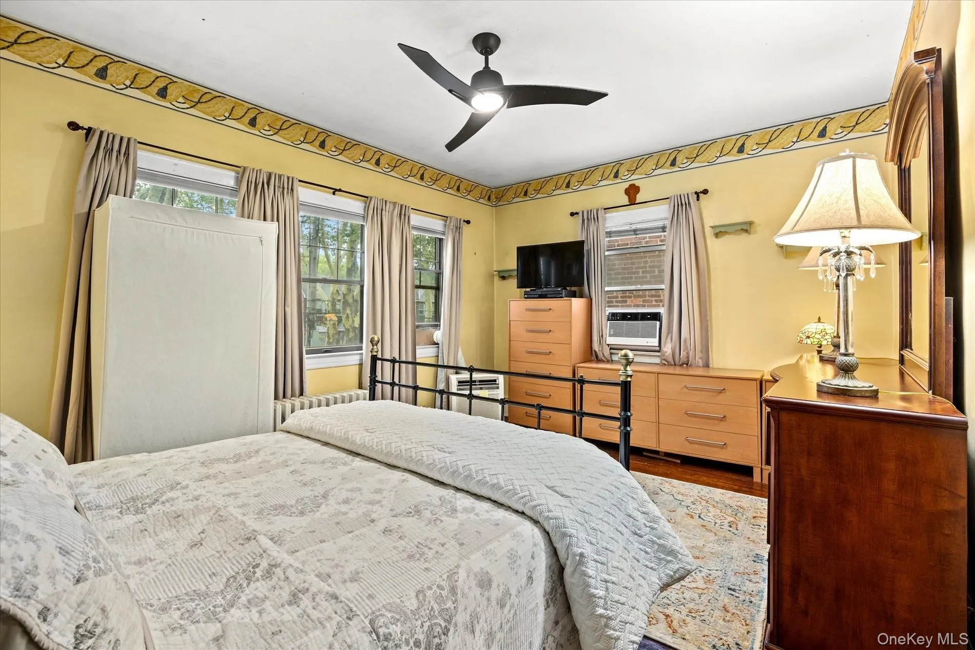 132-33 83rd Street, New York, NY, 3 Bedrooms Bedrooms, 6 Rooms Rooms,1 BathroomBathrooms,Residential,For Rent,83rd,0,1034088 132-33 83rd Street, New York, NY, 3 Bedrooms Bedrooms, 6 Rooms Rooms,1 BathroomBathrooms,Residential,For Rent,83rd,0,1034088