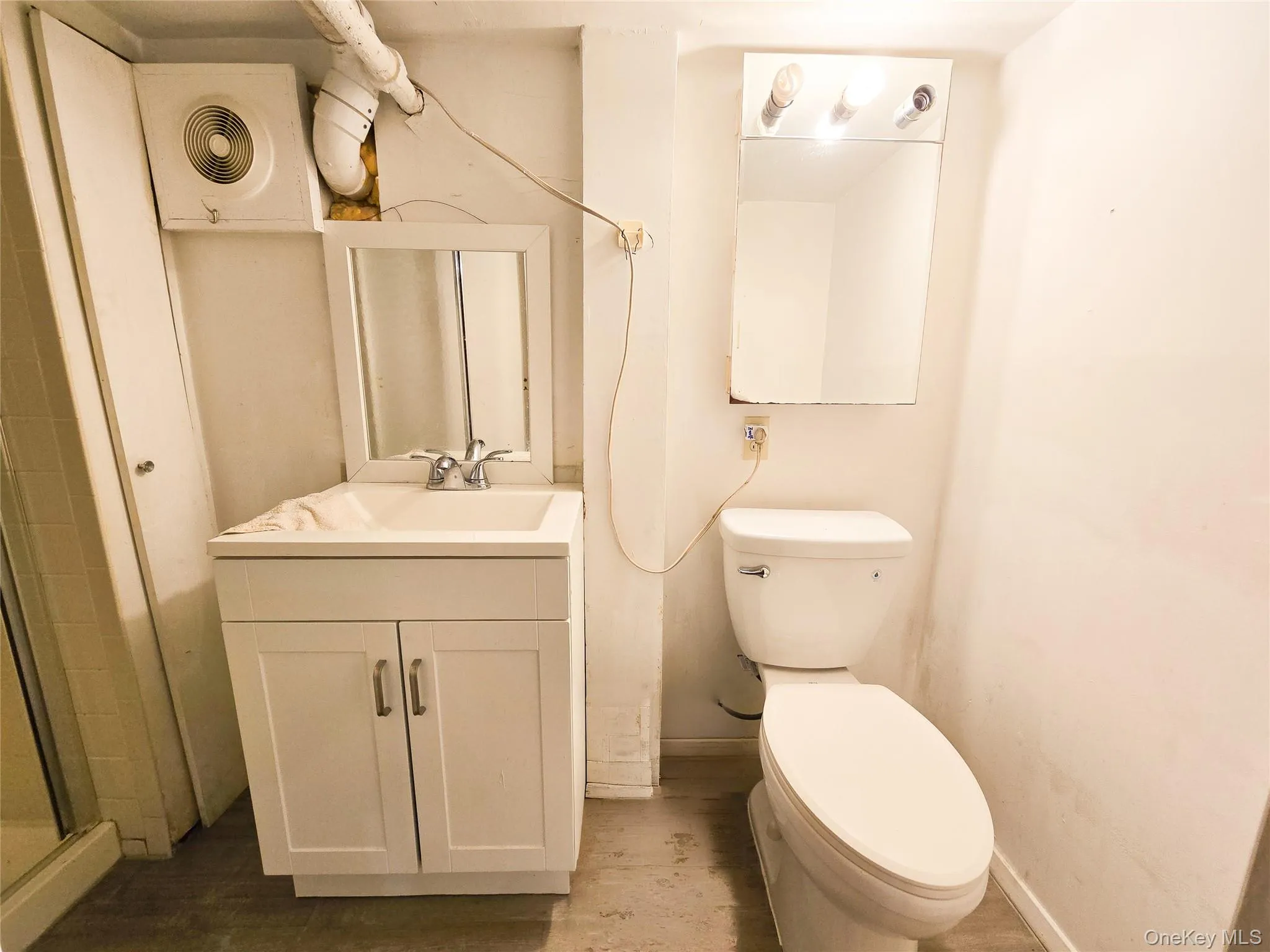 256-15 Pembroke Avenue, North Hempstead, NY, 4 Bedrooms Bedrooms, 6 Rooms Rooms,2 BathroomsBathrooms,Residential,For Rent,Pembroke,0,1034090 256-15 Pembroke Avenue, North Hempstead, NY, 4 Bedrooms Bedrooms, 6 Rooms Rooms,2 BathroomsBathrooms,Residential,For Rent,Pembroke,0,1034090