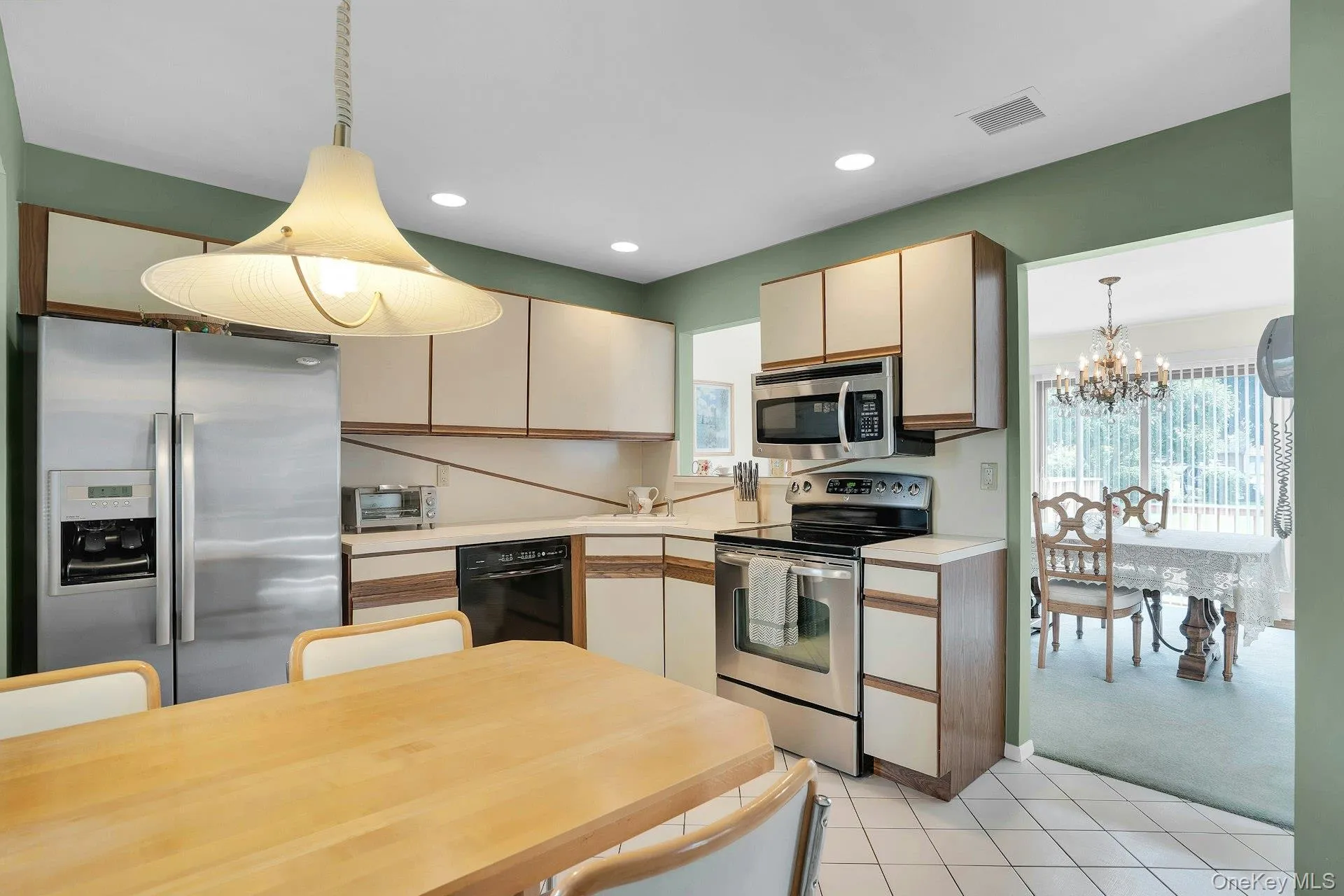 121 Scarlett Drive, Smithtown, NY, 2 Bedrooms Bedrooms, 5 Rooms Rooms,2 BathroomsBathrooms,Residential,For Rent,Scarlett,0,1034098 121 Scarlett Drive, Smithtown, NY, 2 Bedrooms Bedrooms, 5 Rooms Rooms,2 BathroomsBathrooms,Residential,For Rent,Scarlett,0,1034098