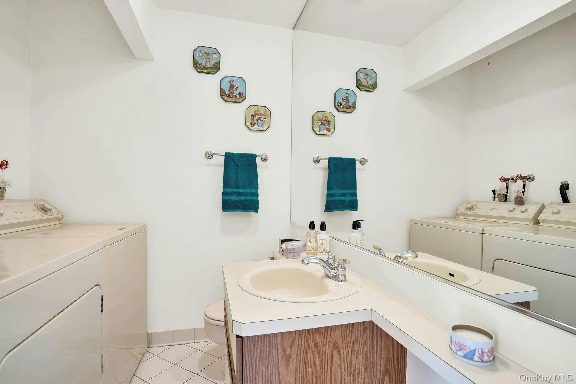 121 Scarlett Drive, Smithtown, NY, 2 Bedrooms Bedrooms, 5 Rooms Rooms,2 BathroomsBathrooms,Residential,For Rent,Scarlett,0,1034098 121 Scarlett Drive, Smithtown, NY, 2 Bedrooms Bedrooms, 5 Rooms Rooms,2 BathroomsBathrooms,Residential,For Rent,Scarlett,0,1034098