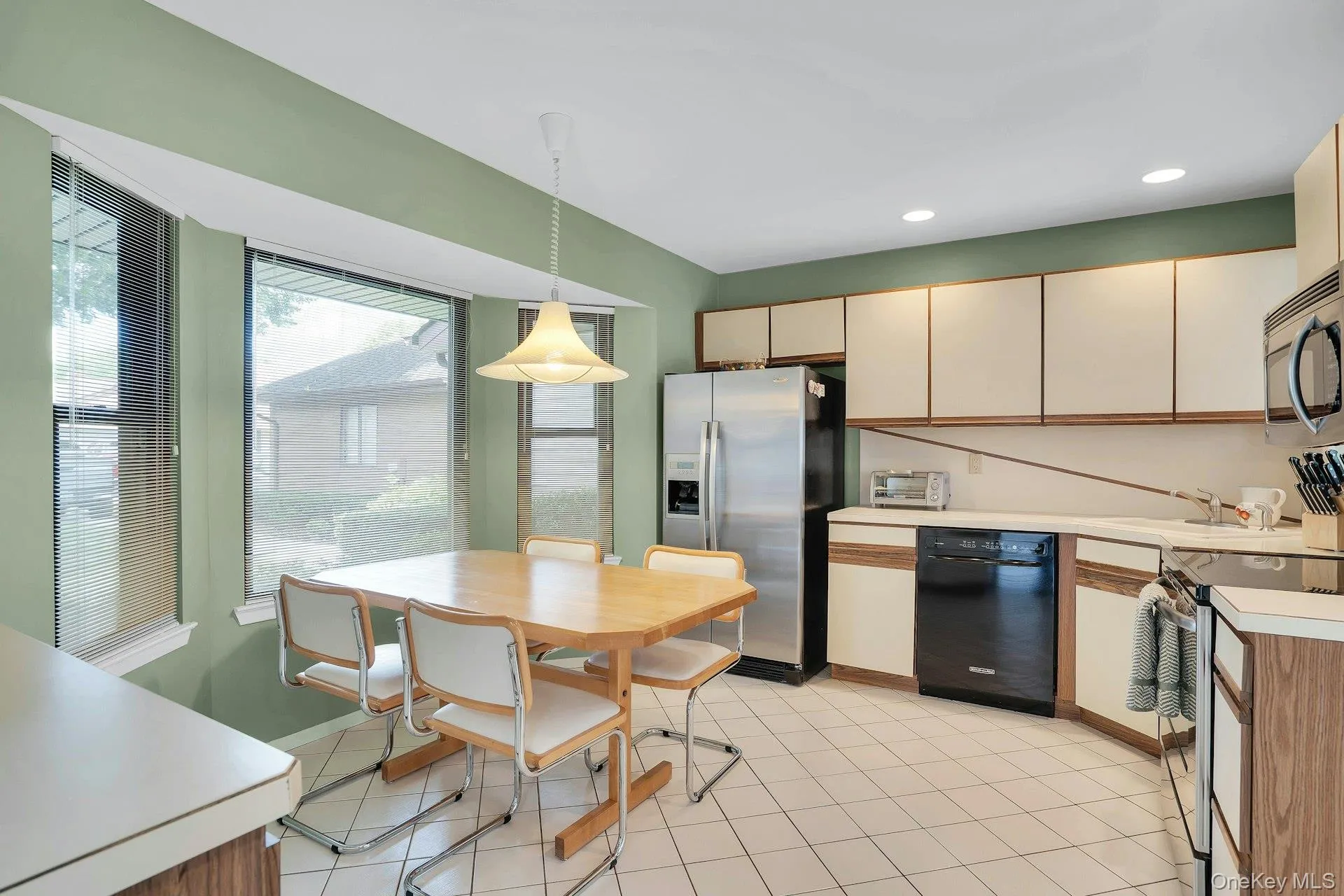 121 Scarlett Drive, Smithtown, NY, 2 Bedrooms Bedrooms, 5 Rooms Rooms,2 BathroomsBathrooms,Residential,For Rent,Scarlett,0,1034098 121 Scarlett Drive, Smithtown, NY, 2 Bedrooms Bedrooms, 5 Rooms Rooms,2 BathroomsBathrooms,Residential,For Rent,Scarlett,0,1034098