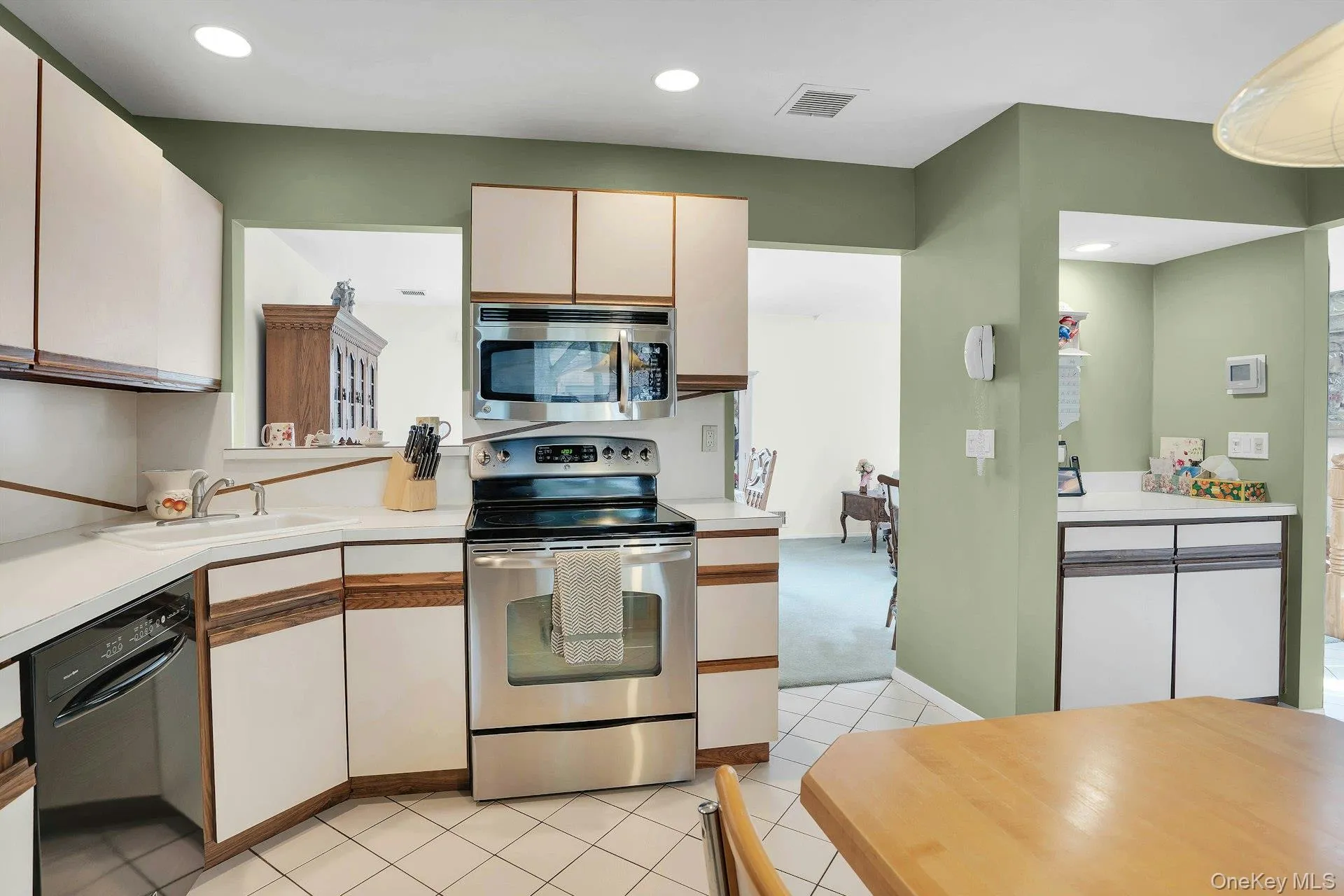 121 Scarlett Drive, Smithtown, NY, 2 Bedrooms Bedrooms, 5 Rooms Rooms,2 BathroomsBathrooms,Residential,For Rent,Scarlett,0,1034098 121 Scarlett Drive, Smithtown, NY, 2 Bedrooms Bedrooms, 5 Rooms Rooms,2 BathroomsBathrooms,Residential,For Rent,Scarlett,0,1034098