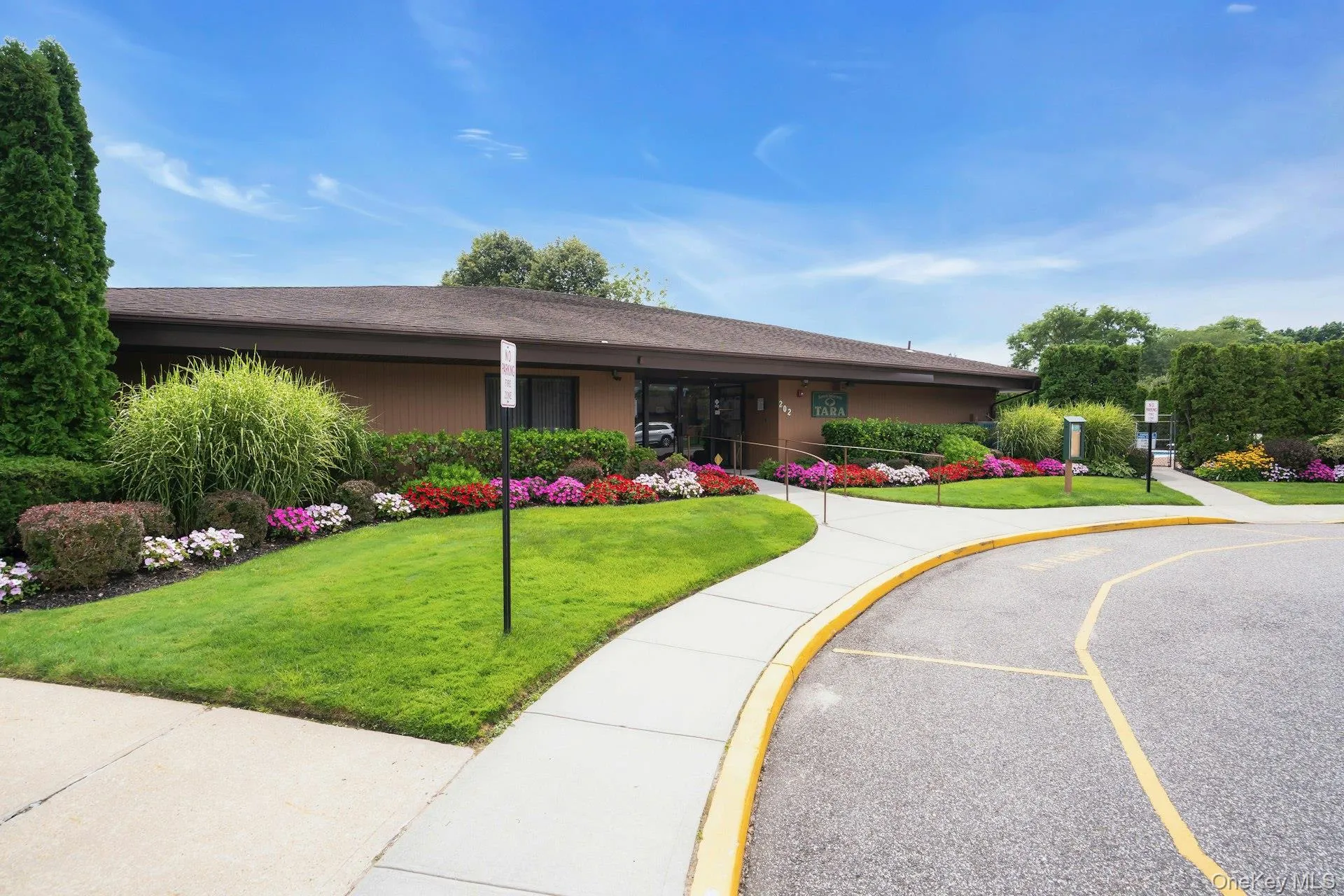121 Scarlett Drive, Smithtown, NY, 2 Bedrooms Bedrooms, 5 Rooms Rooms,2 BathroomsBathrooms,Residential,For Rent,Scarlett,0,1034098 121 Scarlett Drive, Smithtown, NY, 2 Bedrooms Bedrooms, 5 Rooms Rooms,2 BathroomsBathrooms,Residential,For Rent,Scarlett,0,1034098