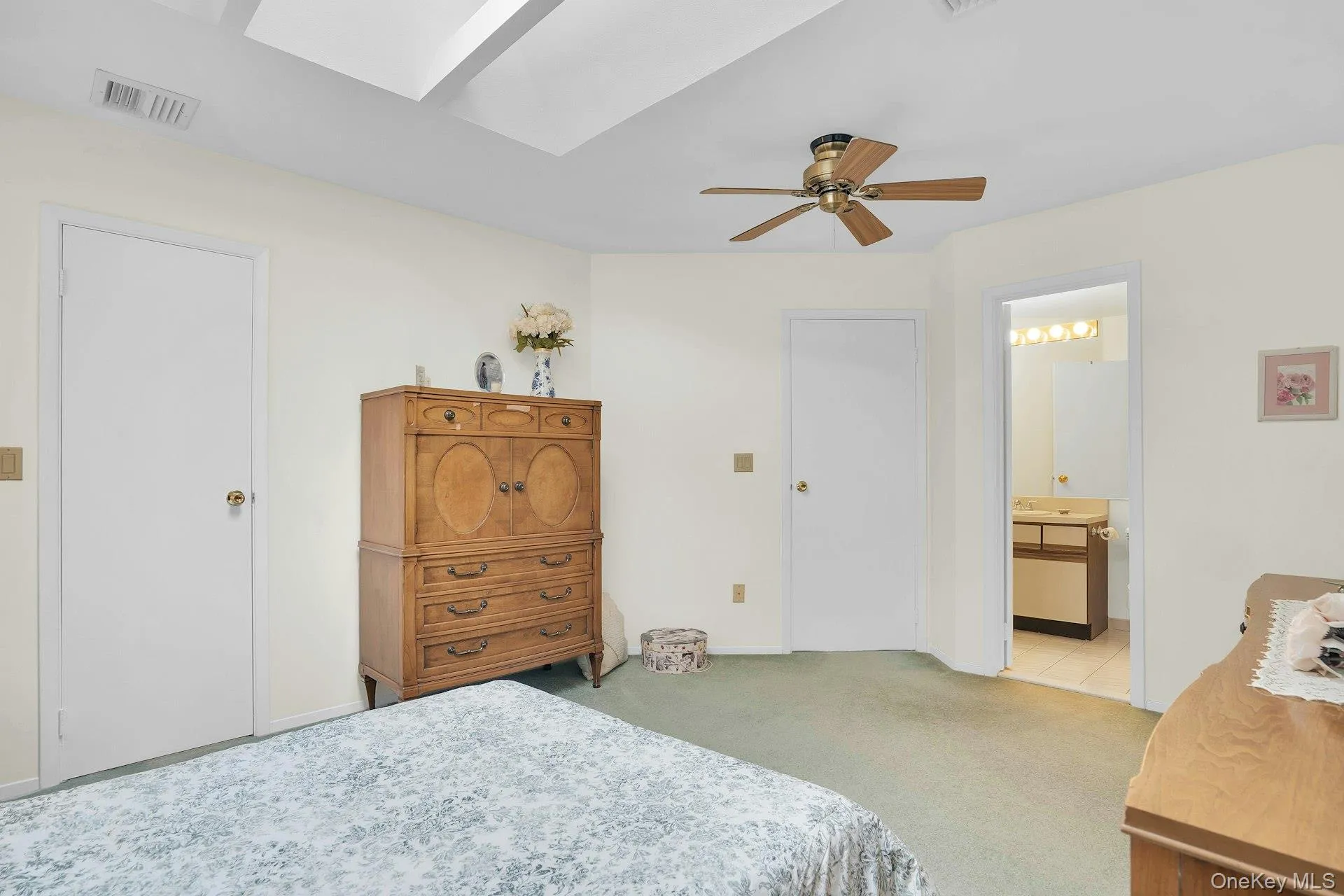 121 Scarlett Drive, Smithtown, NY, 2 Bedrooms Bedrooms, 5 Rooms Rooms,2 BathroomsBathrooms,Residential,For Rent,Scarlett,0,1034098 121 Scarlett Drive, Smithtown, NY, 2 Bedrooms Bedrooms, 5 Rooms Rooms,2 BathroomsBathrooms,Residential,For Rent,Scarlett,0,1034098
