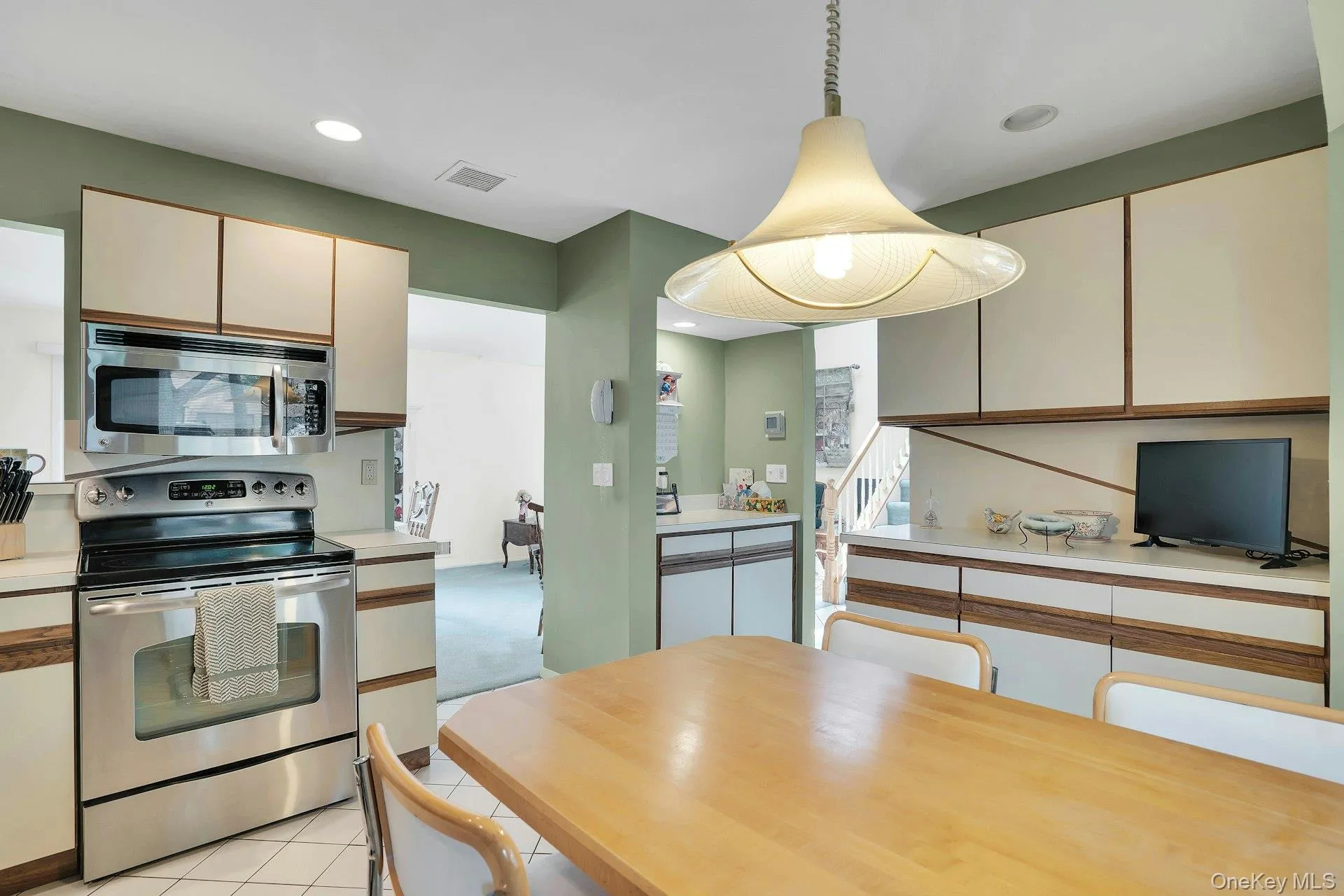 121 Scarlett Drive, Smithtown, NY, 2 Bedrooms Bedrooms, 5 Rooms Rooms,2 BathroomsBathrooms,Residential,For Rent,Scarlett,0,1034098 121 Scarlett Drive, Smithtown, NY, 2 Bedrooms Bedrooms, 5 Rooms Rooms,2 BathroomsBathrooms,Residential,For Rent,Scarlett,0,1034098