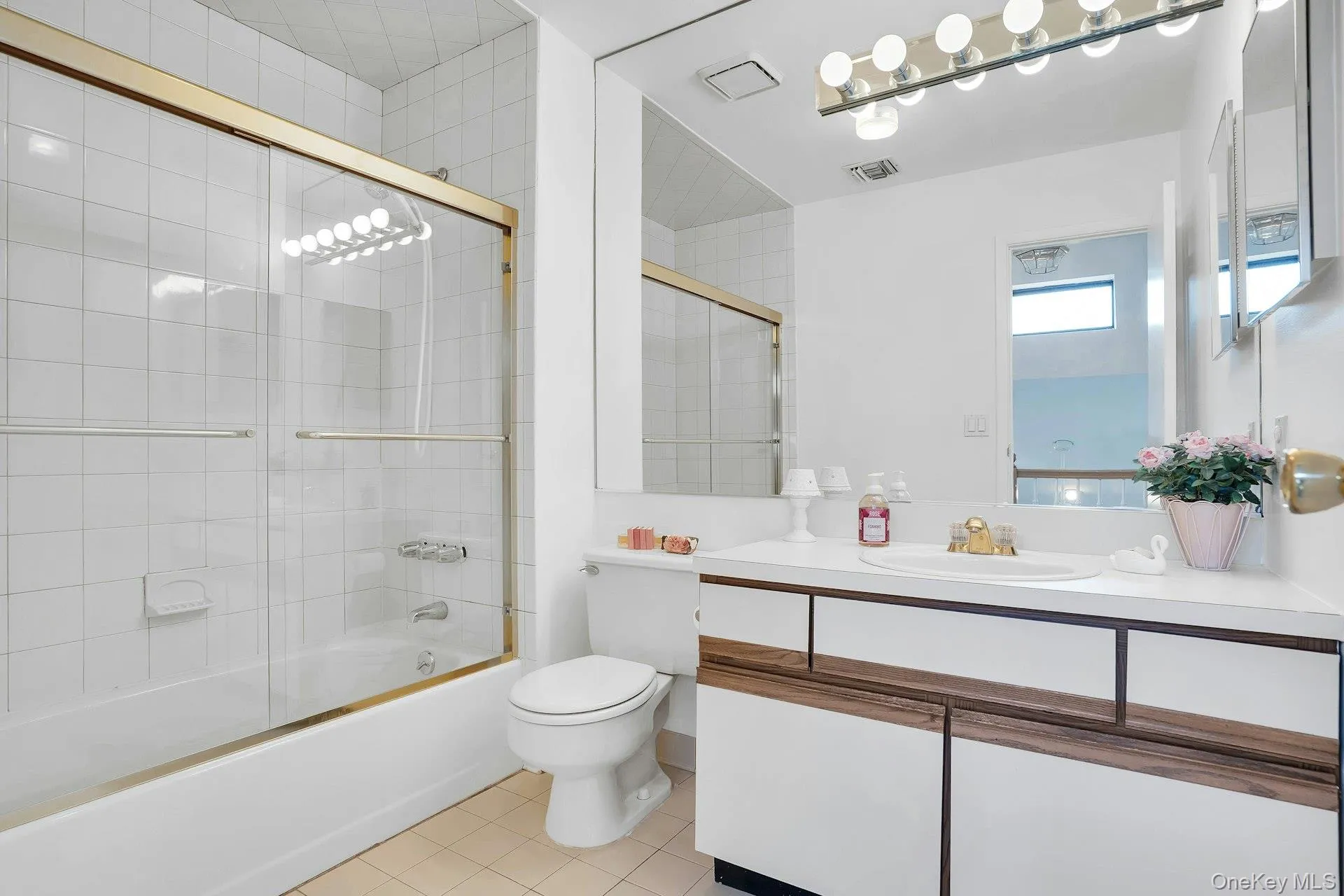 121 Scarlett Drive, Smithtown, NY, 2 Bedrooms Bedrooms, 5 Rooms Rooms,2 BathroomsBathrooms,Residential,For Rent,Scarlett,0,1034098 121 Scarlett Drive, Smithtown, NY, 2 Bedrooms Bedrooms, 5 Rooms Rooms,2 BathroomsBathrooms,Residential,For Rent,Scarlett,0,1034098